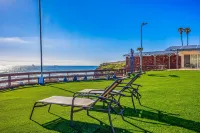 Dog-Friendly Suite with Beach Views, Outdoor Pool, Patio, Kitchenette, & AC - 2 tähden