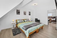 FeWo Galliet 2: 77Sqm, 12Sqm Roof Terrace, 2 Br, Quiet & Close to Trade Fair