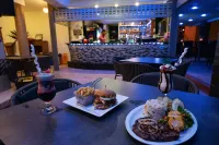 Runway Hotel - bar