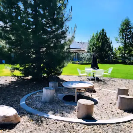 Luxury Retreat-Gourmet Kitchen, Playhouse, Hot Tub, & Steam Shower