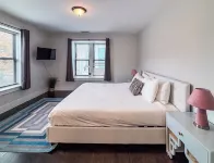 D79 Spacious 5-bedroom house with Roofdeck near Boston! - Wi-Fi