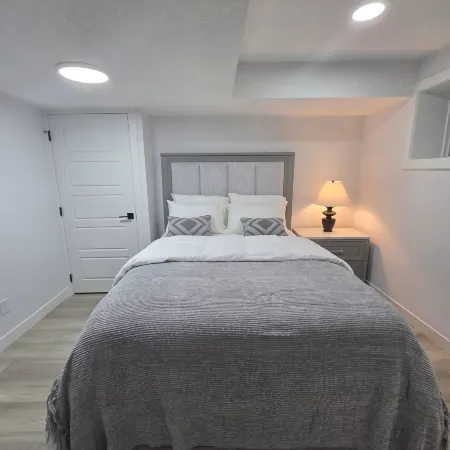 The Secord Suite Escape Fun Base Near the Mall