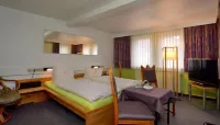 Hotel Goldene Sonne - parking
