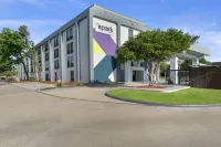 Spark by Hilton Grand Prairie - Parkplatz
