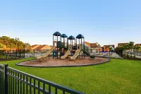 Spacious House: Pool Access Nearby & 4 Mi to Beach - 3-Star