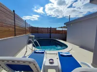 1 Bedroom Apartment Sleeps 3 - Outdoor Pool - Villas