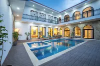 ELIVAAS Prive Heaven 6BHK Villa wth Pool - Private Pools