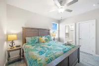 Spacious Townhouse Walk to Beach Resort Pool - Apartments