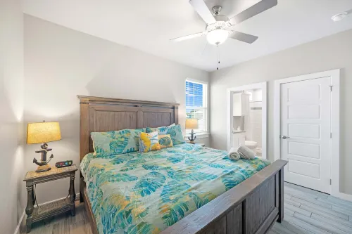 Spacious Townhouse Walk to Beach Resort Pool - de charme