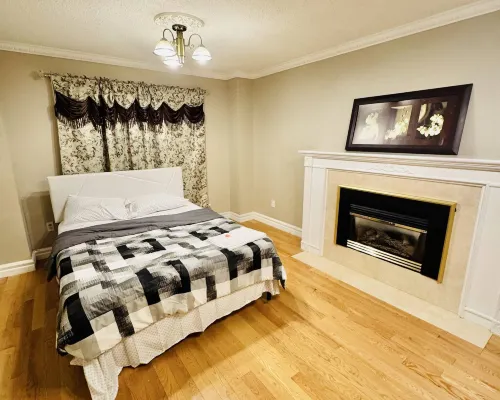 Top Executive 10 bedroom Home Near Airport Hotels near Lisgar