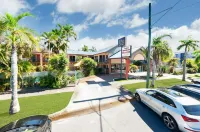Tropical Queenslander - Motels