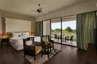 Blue Ocean The Fern Resort & Spa Ganpatipule, Series by Marriott - bar