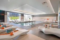 Renaissance Edmonton Airport Hotel - Swimmingpools