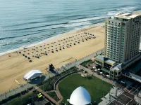 Hilton Virginia Beach Oceanfront Отели рядом с достопримечательностью «Пляж Сандбридж»