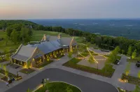Cloudland at McLemore Resort Lookout Mountain, Curio by Hilton - 4-Star