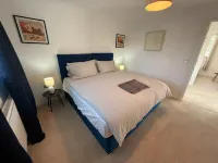 New 2BR Open Plan Bungalow With Free Parking - 3つ星