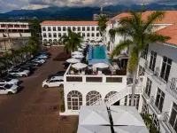S Hotel Kingston - Pools