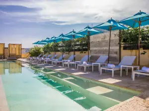 นาคารหอเซเตเนีย, Curio Collection by Hilton