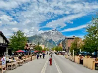 The Lookout  Stylish Escape with Mountain Views - 2-Star