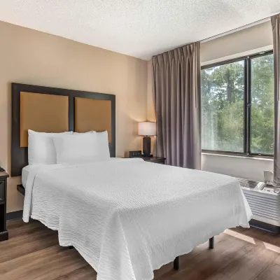 Extended Stay America Suites - Daytona Beach - International Speedway Отели рядом с достопримечательностью «Торговый центр Volusia»