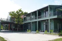 Laman Riverside - Bed and Breakfasts