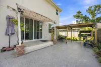 Near Madeira Beach - Sleeps 10 Games Fire Pit - 3-Star
