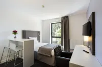 Adonis Dijon Maison Internationale Hotel di Quetigny
