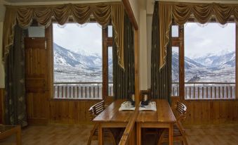 Sarthak Resorts-Reside in Nature with Best View, 9 Kms from Mall Road Manali