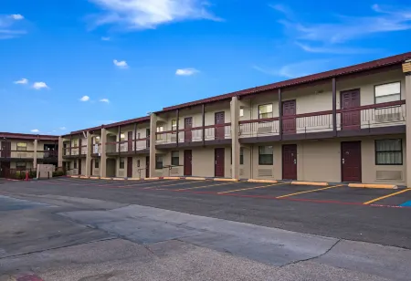 Red Roof Inn North Dallas - Park Central