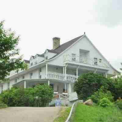 Le Manoir Charlevoix Hotel Exterior