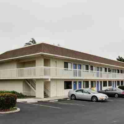 Motel 6 Pismo Beach, CA Hotel Exterior