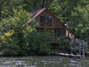 Cabin Deck House - Formidable Cabin in Laurel Island