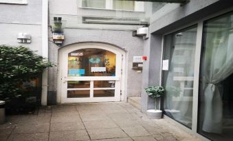 Whole Wide World Hostel