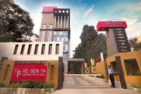 Regenta Central the Crystal Kanpur, Hotels near Massacre Ghat