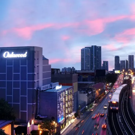 Oakwood Hotel & Residence Bangkok Отели рядом с достопримечательностью «Школа Assumptionsuksa»