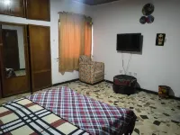 Unrivaled Comfort at Val's Residence with King-Sized Bed