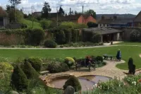 8 Owls B&B Hotels in Street