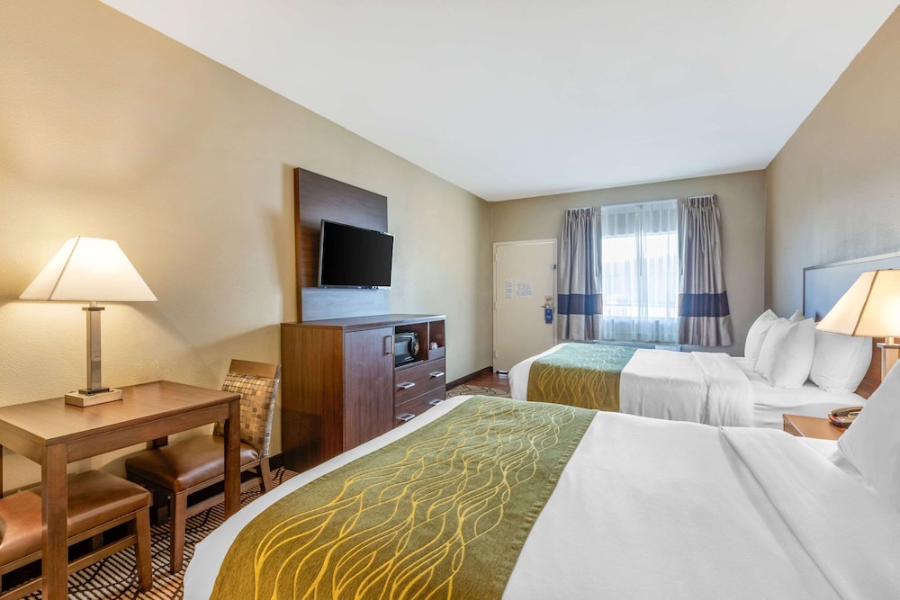 Comfort Inn & Suites Orange County John Wayne Airport