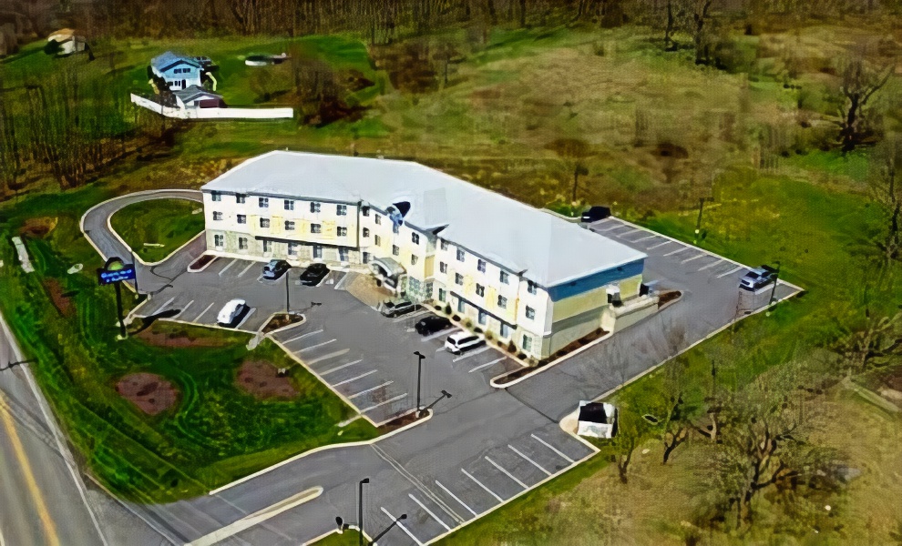 Days Inn & Suites by Wyndham Altoona