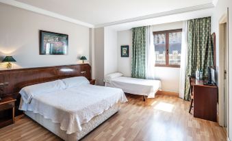 Hotel Torrebillela - Housity