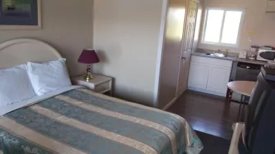 Bay Lake Inn - Frontiersman Motel Hotel a Haileybury