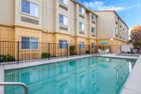 La Quinta Inn & Suites by Wyndham Tulare Hotels in Tulare