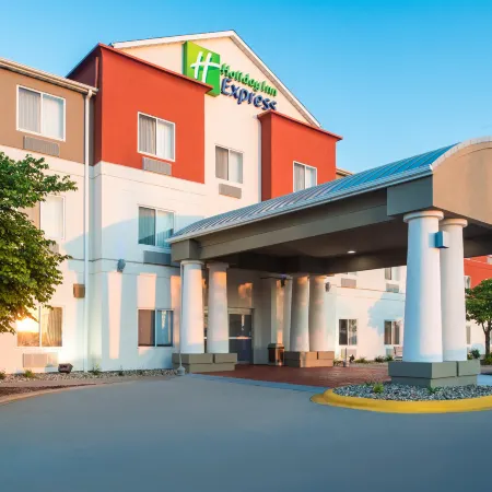 Holiday Inn Express & Suites BURLINGTON by IHG