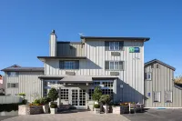 Holiday Inn Express Monterey-Cannery Row