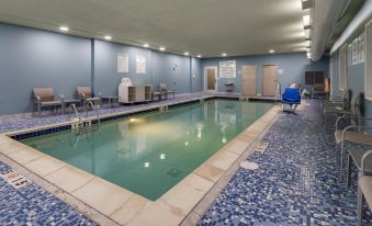 Holiday Inn Express & Suites Detroit - Farmington Hills