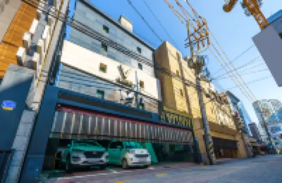 Shincheon Ban Hotels near Garak Market