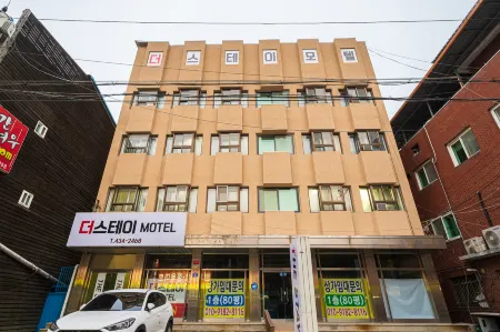 Hongcheon the Stay Motel Отели рядом с достопримечательностью «Hongcheon Saengmyeong Geongang Gwahakgwan»