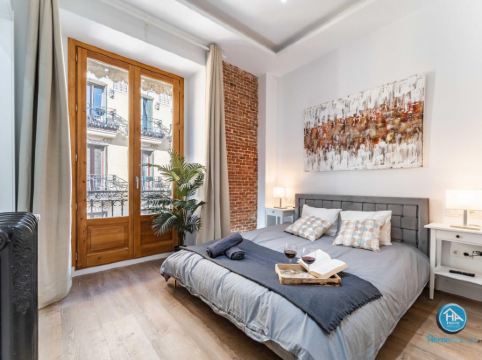 HomeAbroad Apartments - Super Deluxe Madrid Center