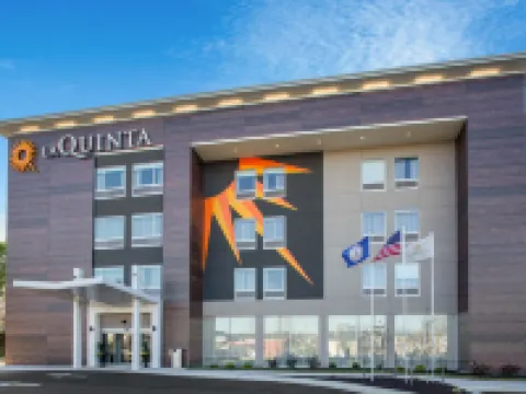 La Quinta Inn & Suites by Wyndham Manassas VA-Dulles Airport Hotels in Prince William County