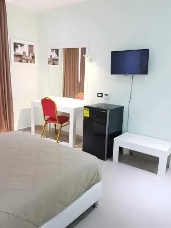 Apartahotel Isabelita Отели рядом с достопримечательностью «Маяк Колумба»